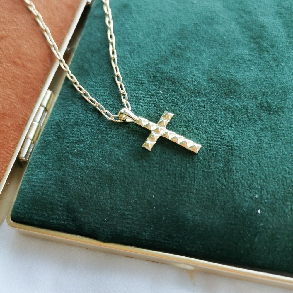 Kendra Scott Gold Jada Cross Short Necklace - Picture 3 of 4
